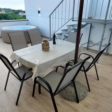 Pick Dream Apartment, Apartment